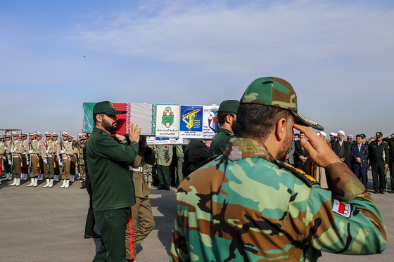 استقبال از پیکر مطهر ۱۲ شهید گمنام دفاع مقدس در فرودگاه هاشمی نژاد مشهد