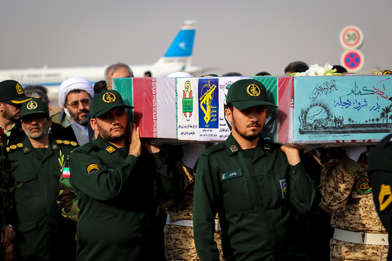 استقبال از پیکر مطهر ۱۲ شهید گمنام دفاع مقدس در فرودگاه هاشمی نژاد مشهد