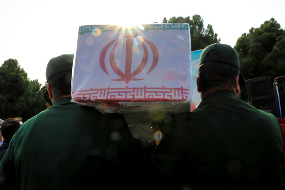 استقبال از پیکر مطهر ۱۲ شهید گمنام دفاع مقدس در فرودگاه هاشمی نژاد مشهد