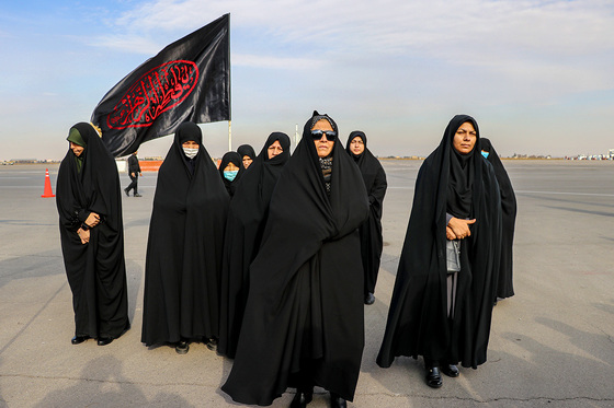 استقبال از پیکر مطهر ۱۲ شهید گمنام دفاع مقدس در فرودگاه هاشمی نژاد مشهد