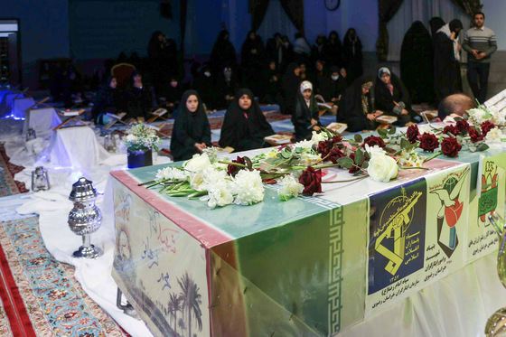 تشییع شهید گمنام در جمع دختران مدرسه امام رضا(ع)