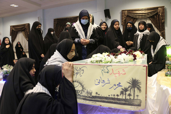 تشییع شهید گمنام در جمع دختران مدرسه امام رضا(ع)