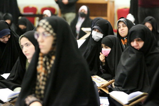 تشییع شهید گمنام در جمع دختران مدرسه امام رضا(ع)