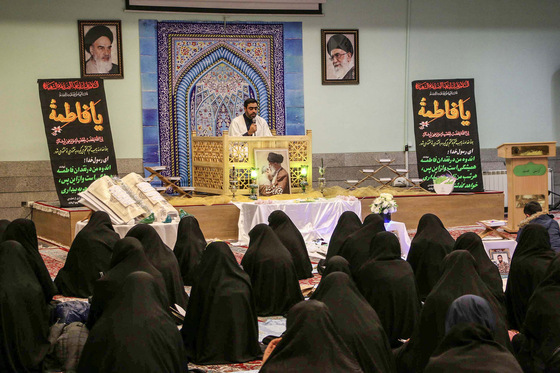 تشییع شهید گمنام در جمع دختران مدرسه امام رضا(ع)