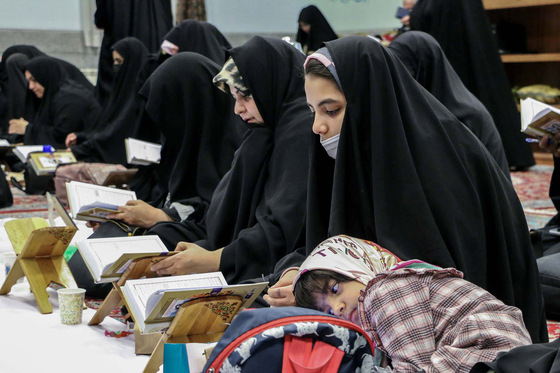 تشییع شهید گمنام در جمع دختران مدرسه امام رضا(ع)