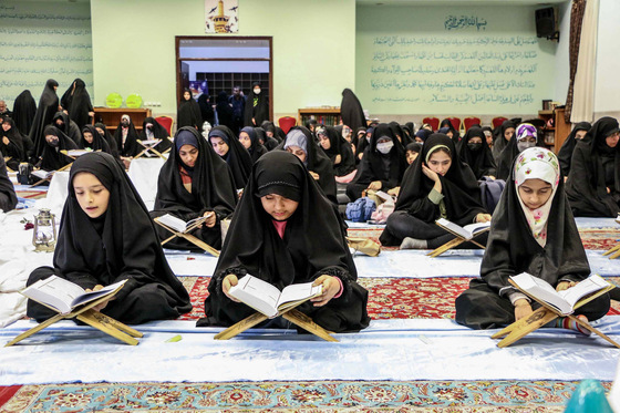 تشییع شهید گمنام در جمع دختران مدرسه امام رضا(ع)