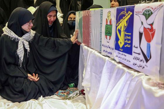 تشییع شهید گمنام در جمع دختران مدرسه امام رضا(ع)