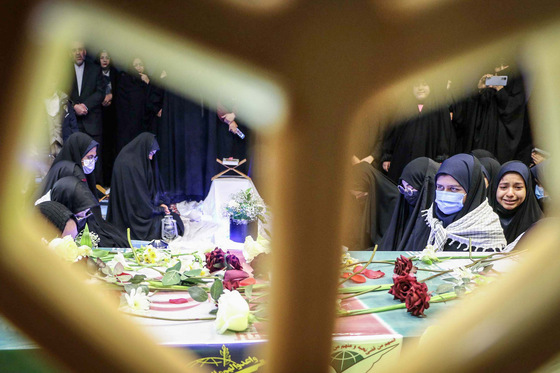 تشییع شهید گمنام در جمع دختران مدرسه امام رضا(ع)