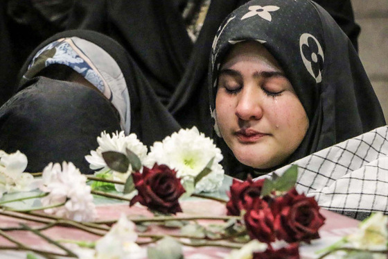 تشییع شهید گمنام در جمع دختران مدرسه امام رضا(ع)