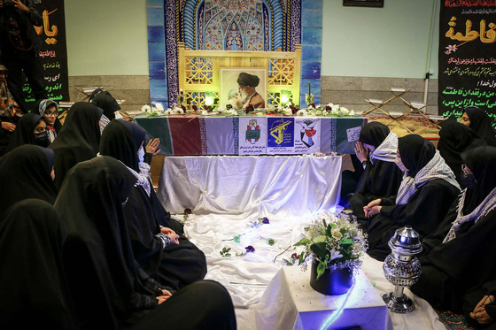 تشییع شهید گمنام در جمع دختران مدرسه امام رضا(ع)