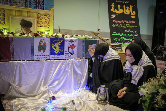 تشییع شهید گمنام در جمع دختران مدرسه امام رضا(ع)
