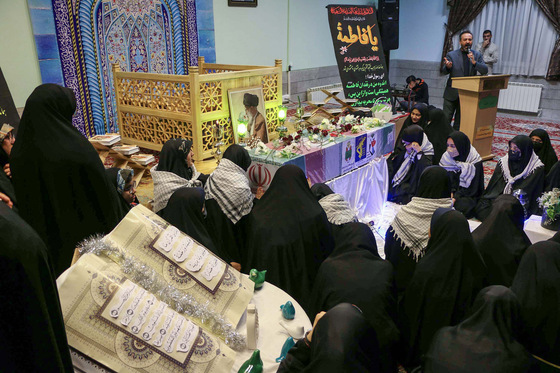 تشییع شهید گمنام در جمع دختران مدرسه امام رضا(ع)