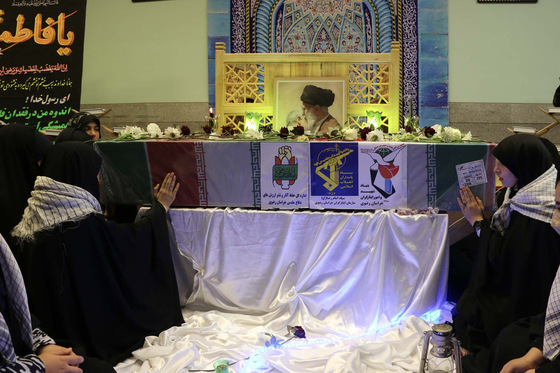 تشییع شهید گمنام در جمع دختران مدرسه امام رضا(ع)