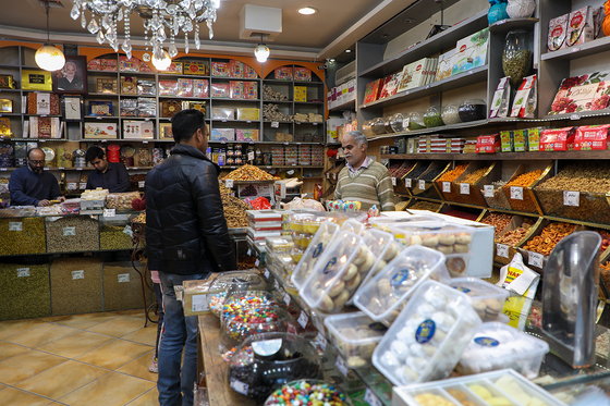 بازار میوه و آجیل در آستانه شب یلدا