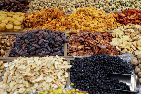 بازار میوه و آجیل در آستانه شب یلدا