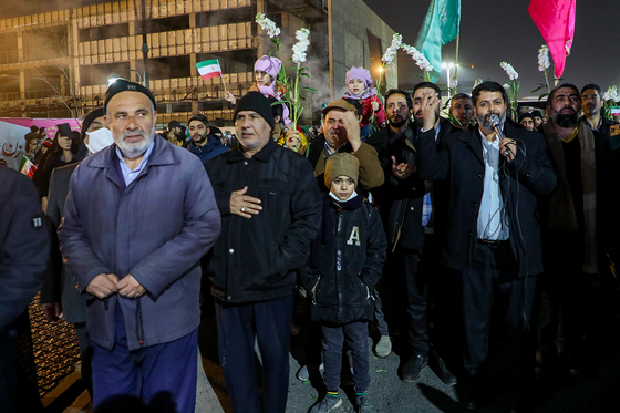 گلباران حرم مطهر رضوی در شب میلاد جوادالائمه (ع)