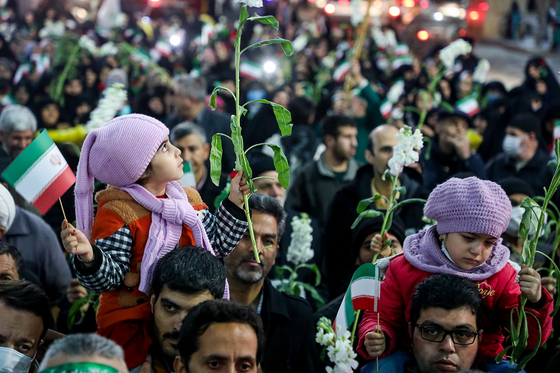 گلباران حرم مطهر رضوی در شب میلاد جوادالائمه (ع)