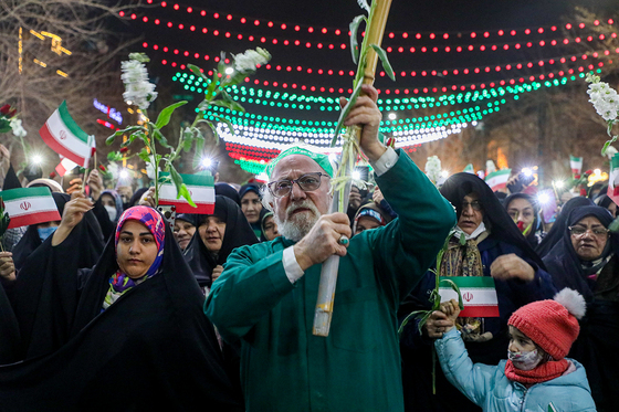 گلباران حرم مطهر رضوی در شب میلاد جوادالائمه (ع)