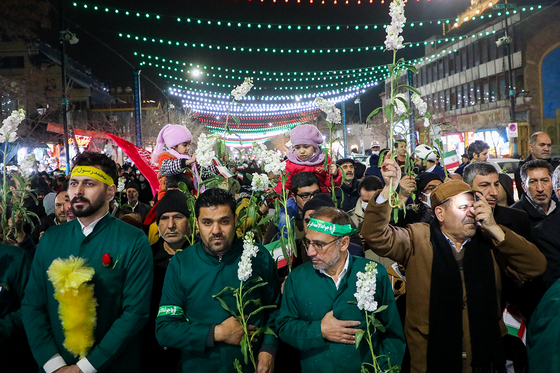 گلباران حرم مطهر رضوی در شب میلاد جوادالائمه (ع)
