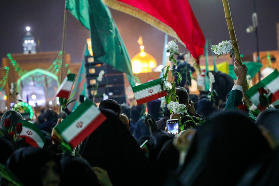 گلباران حرم مطهر رضوی در شب میلاد جوادالائمه (ع)
