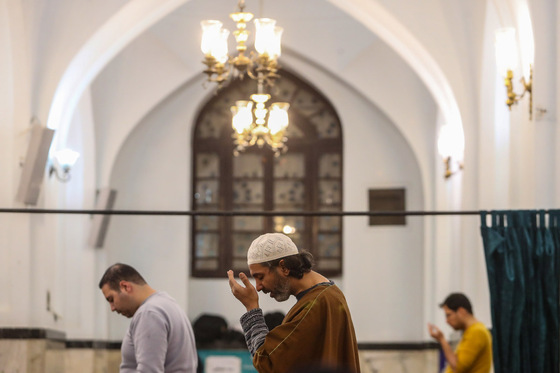 آیین معنوی اعتکاف در حرم امام رضا (ع)