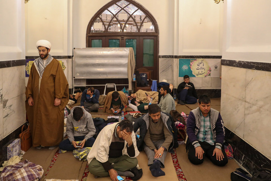 آیین معنوی اعتکاف در حرم امام رضا (ع)
