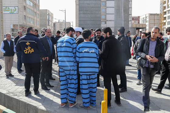 دستگیری باند موبایل قاپی در مشهد‎‎