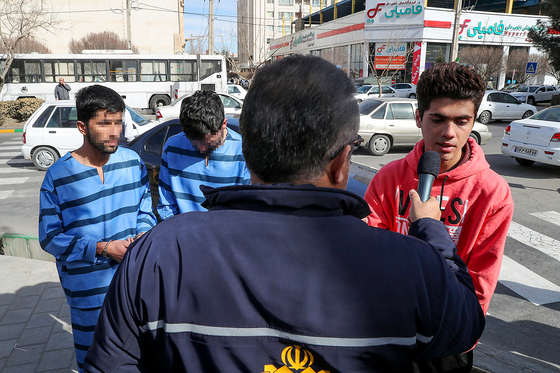دستگیری باند موبایل قاپی در مشهد‎‎
