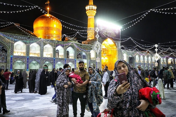 بازگشایی صحن انقلاب حرم مطهر رضوی در آستانه نیمه شعبان