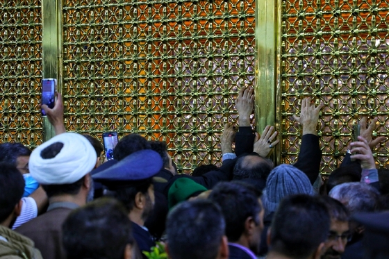 بازگشایی صحن انقلاب حرم مطهر رضوی در آستانه نیمه شعبان