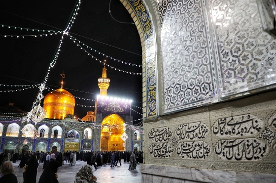 بازگشایی صحن انقلاب حرم مطهر رضوی در آستانه نیمه شعبان