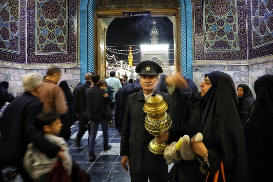 بازگشایی صحن انقلاب حرم مطهر رضوی در آستانه نیمه شعبان