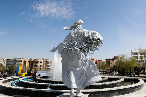 آیین رونمایی از المان «مرغ باغ ملکوت»
