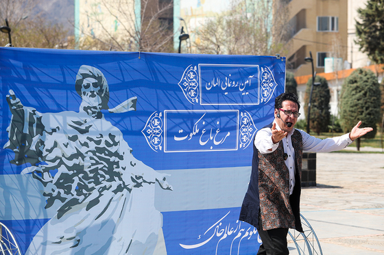 آیین رونمایی از المان «مرغ باغ ملکوت»