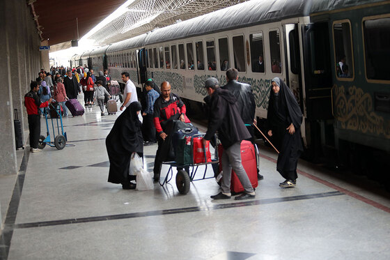  ورود مسافران نوروزی به مشهد 