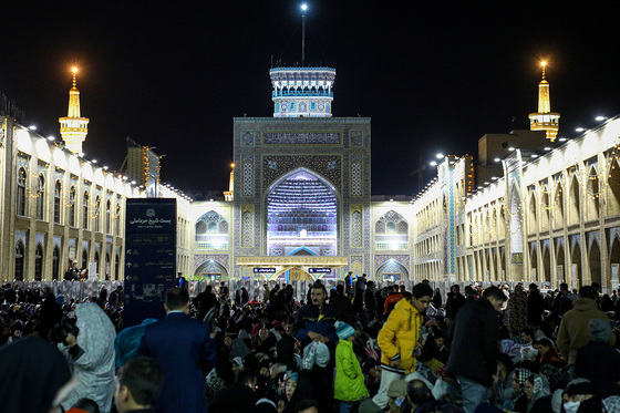 تحویل سال 1402 در حرم مطهر امام رضا (ع)