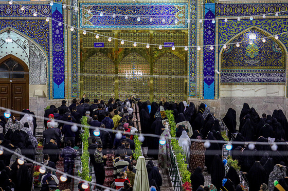 تحویل سال 1402 در حرم مطهر امام رضا (ع)