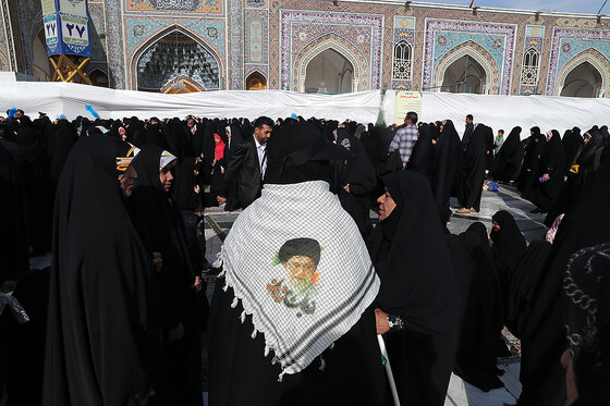 حال و هوای حرم مطهر رضوی در زمان سخنرانی نوروزی مقام معظم رهبری