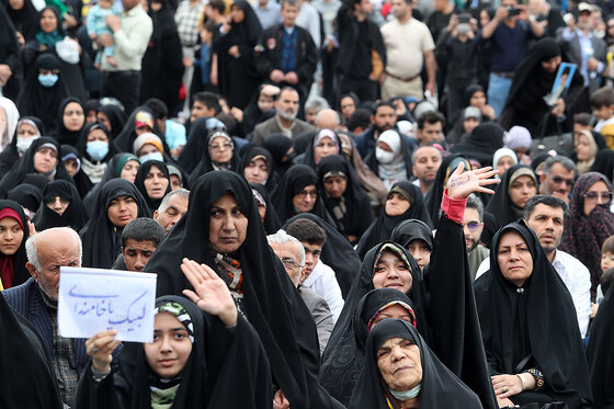 حال و هوای حرم مطهر رضوی در زمان سخنرانی نوروزی مقام معظم رهبری