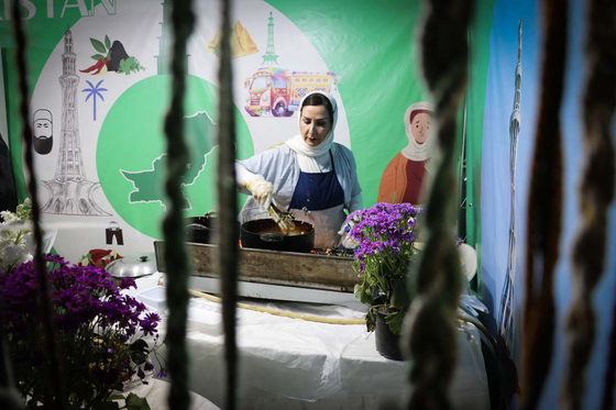 جشنواره غذای ملل و صنایع دستی