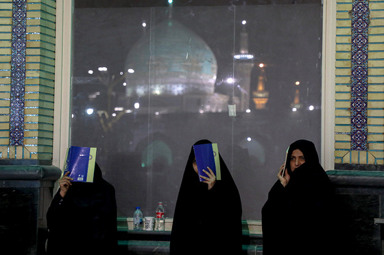 مراسم احیاء شب ۱۹ ماه رمضان در حرم مطهر رضوی