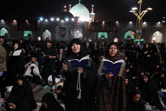 مراسم احیاء شب 21 ماه رمضان در حرم مطهر رضوی