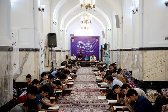 اعتکاف نوجوانان دهه هشتادی در حرم مطهر رضوی