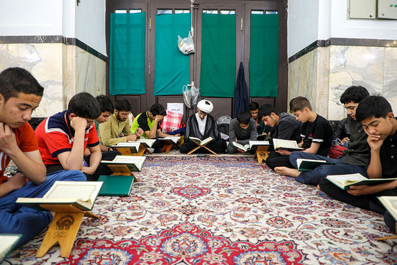 اعتکاف نوجوانان دهه هشتادی در حرم مطهر رضوی