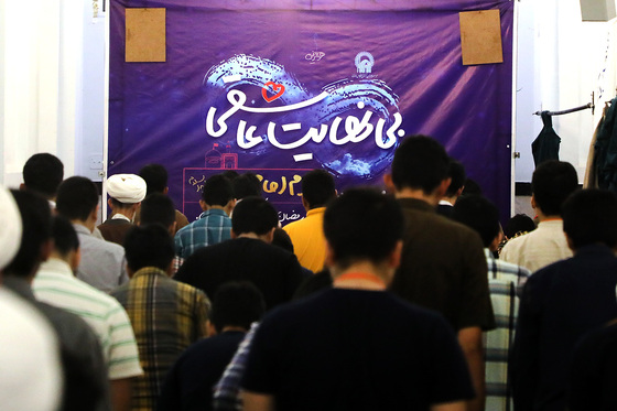 اعتکاف نوجوانان دهه هشتادی در حرم مطهر رضوی