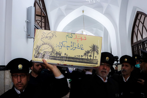 آخرین روز اعتکاف نوجوانان دهه هشتادی در حرم مطهر رضوی