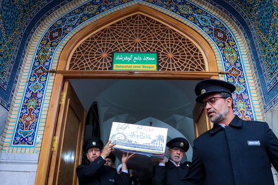 آخرین روز اعتکاف نوجوانان دهه هشتادی در حرم مطهر رضوی