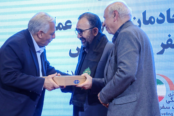 آیین تجلیل از خادمان قرارگاه عملیاتی خدمات سفر 
