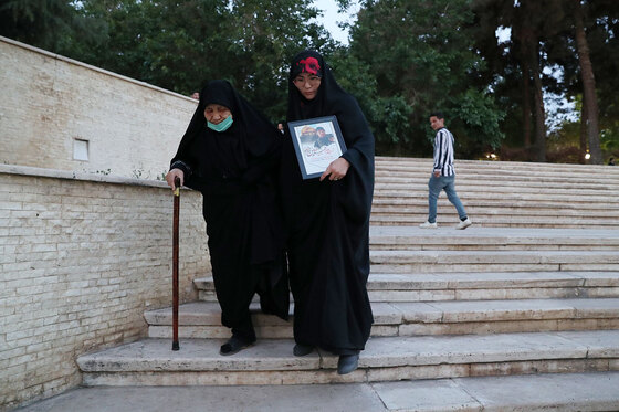 مراسم رونمایی از تقریظ رهبر انقلاب بر کتاب 