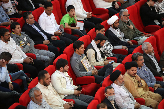 مراسم رونمایی از تقریظ رهبر انقلاب بر کتاب 